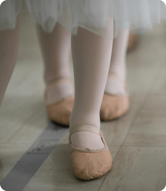 Grafika pokazująca pierwszy krok baletnicy